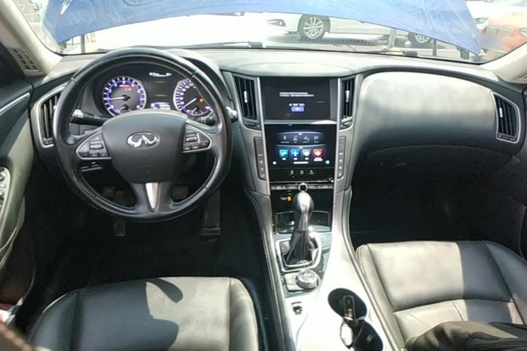 Used Infiniti Q50L 2016 2.0T Ambition Edition Center Console