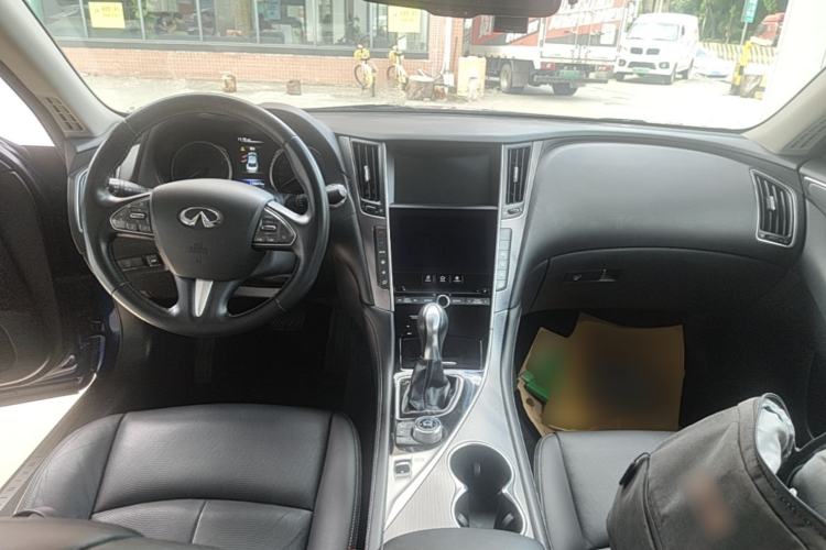 Used Infiniti Q50L 2016 2.0T Ambition Edition Center Console