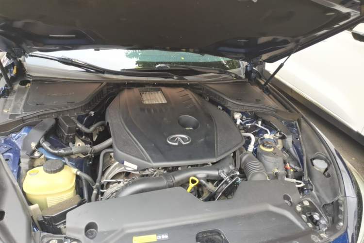 Used Infiniti Q50L 2016 2.0T Enjoyment Edition Engine Bay