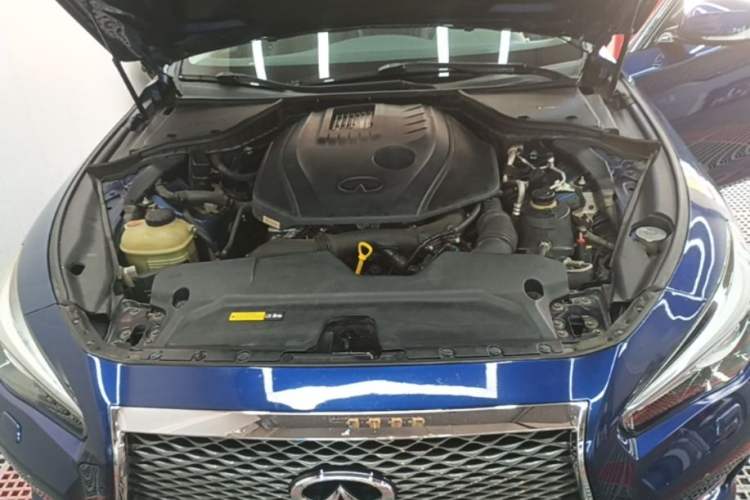 Used Infiniti Q50L 2016 2.0T Enjoyment Edition Engine Bay