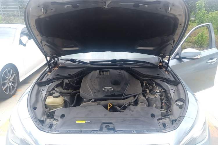 Used Infiniti Q50L 2016 2.0T Enjoyment Edition Engine Bay