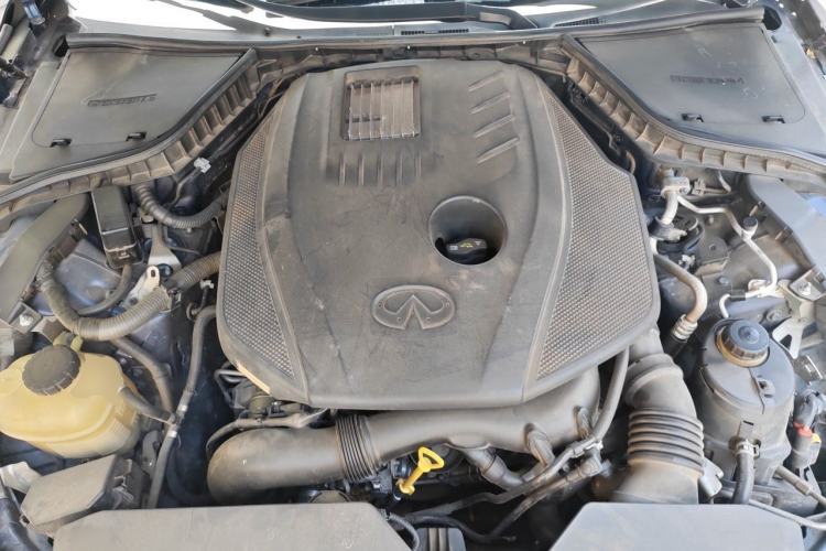 Used Infiniti Q50L 2016 2.0T Enjoyment Edition Engine Bay