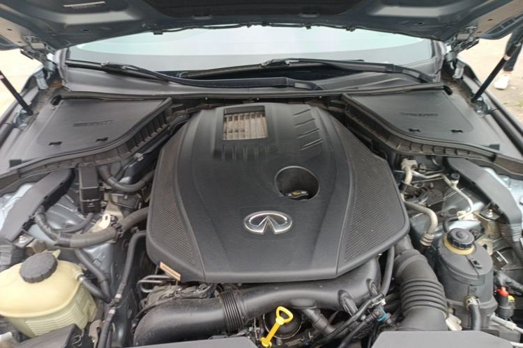 Used Infiniti Q50L 2016 2.0T Enjoyment Edition Engine Bay