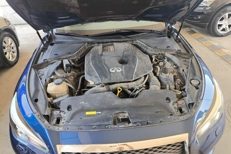 Used Infiniti Q50L 2016 2.0T Enjoyment Edition Engine Bay