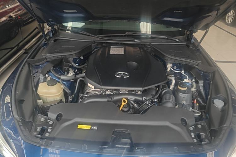 Used Infiniti Q50L 2016 2.0T Enjoyment Edition Engine Bay