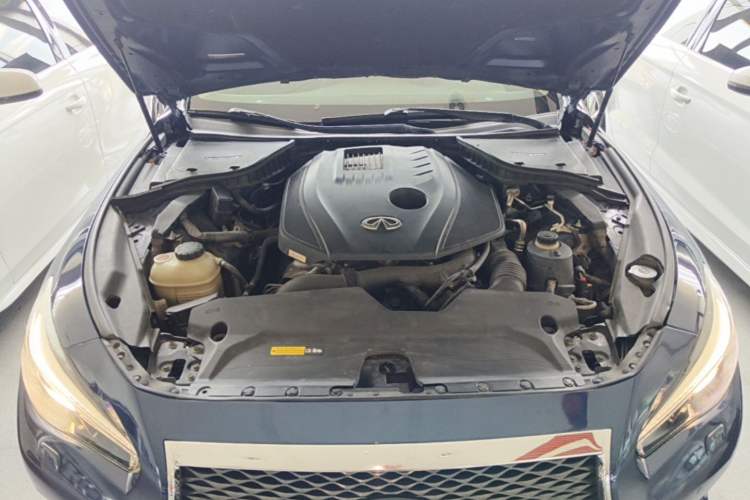 Used Infiniti Q50L 2016 2.0T Enjoyment Edition Engine Bay