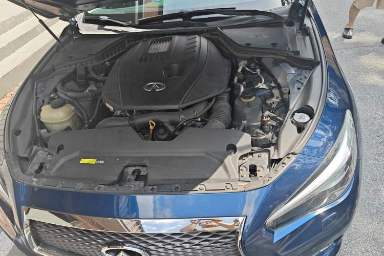 Used Infiniti Q50L 2016 2.0T Enjoyment Edition Engine Bay