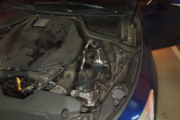 Used Infiniti Q50L 2016 2.0T Enjoyment Edition Engine Bay Left