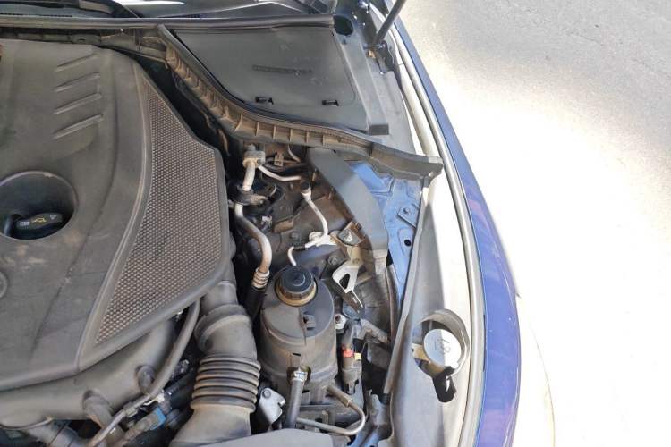 Used Infiniti Q50L 2016 2.0T Enjoyment Edition Engine Bay Left