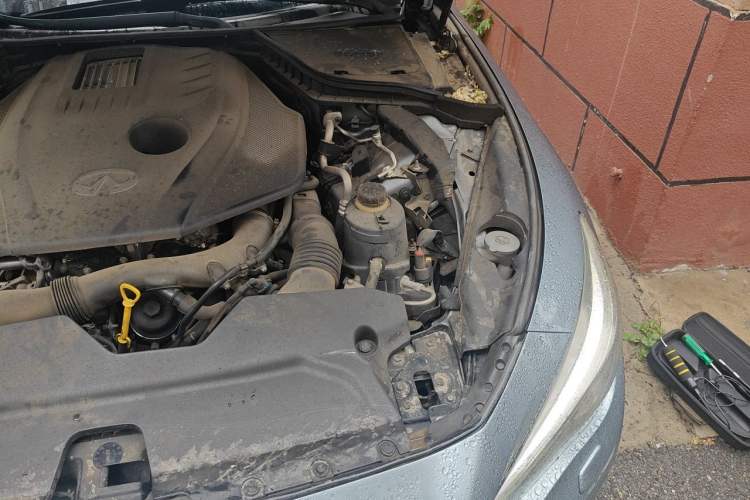 Used Infiniti Q50L 2016 2.0T Enjoyment Edition Engine Bay Left