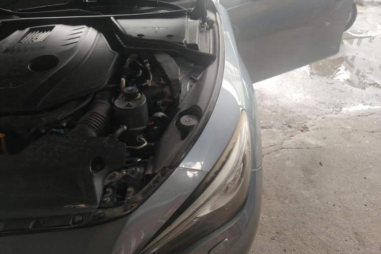 Used Infiniti Q50L 2016 2.0T Ambition Edition Engine Bay Left