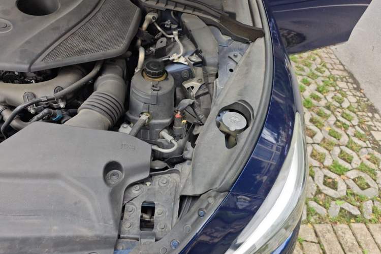 Used Infiniti Q50L 2016 2.0T Enjoyment Edition Engine Bay Left