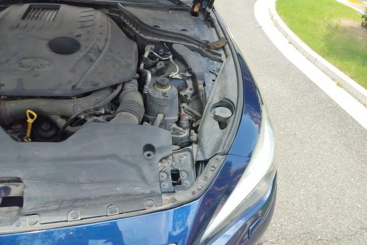 Used Infiniti Q50L 2016 2.0T Enjoyment Edition Engine Bay Left