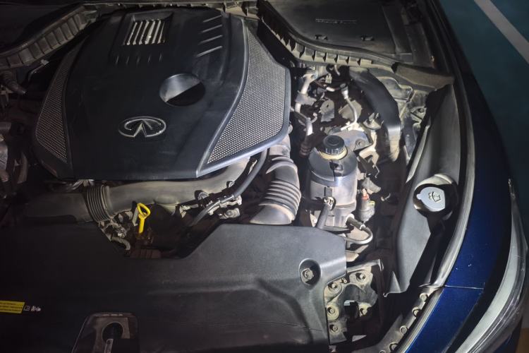 Used Infiniti Q50L 2016 2.0T Enjoyment Edition Engine Bay Left