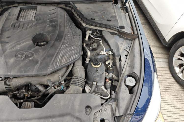 Used Infiniti Q50L 2016 2.0T Enjoyment Edition Engine Bay Left