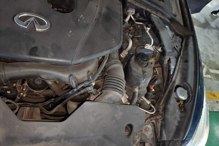 Used Infiniti Q50L 2016 2.0T Comfort Edition Engine Bay Left