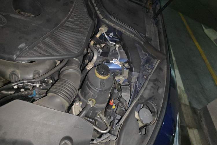 Used Infiniti Q50L 2016 2.0T Enjoyment Edition Engine Bay Left