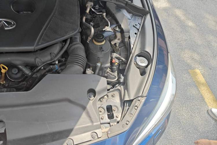 Used Infiniti Q50L 2016 2.0T Enjoyment Edition Engine Bay Left