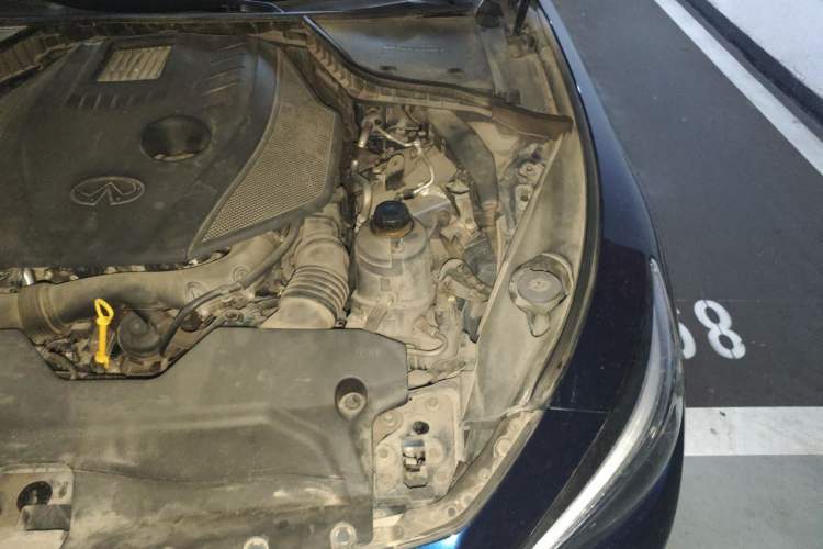 Used Infiniti Q50L 2016 2.0T Enjoyment Edition Engine Bay Left