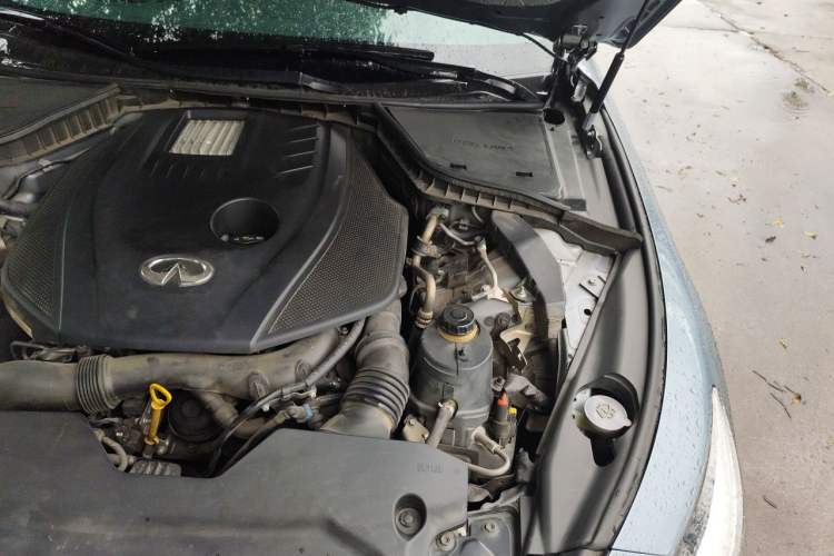 Used Infiniti Q50L 2016 2.0T Enjoyment Edition Engine Bay Left