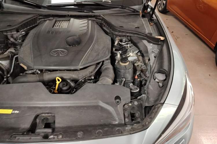 Used Infiniti Q50L 2016 2.0T Enjoyment Edition Engine Bay Left
