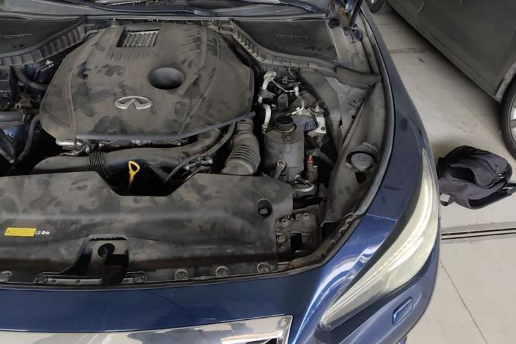 Used Infiniti Q50L 2016 2.0T Enjoyment Edition Engine Bay Left