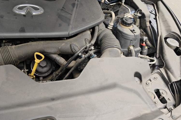 Used Infiniti Q50L 2016 2.0T Comfort Edition Engine Bay Left