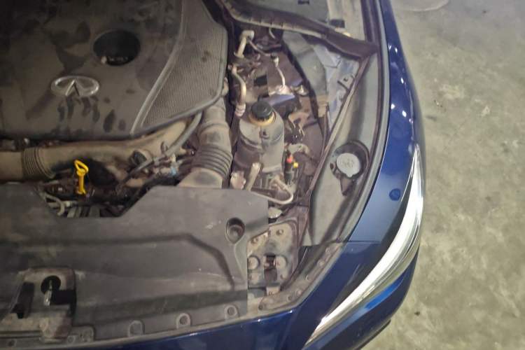 Used Infiniti Q50L 2016 2.0T Enjoyment Edition Engine Bay Left