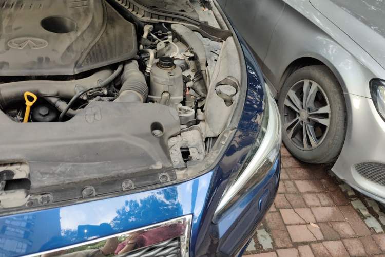 Used Infiniti Q50L 2016 2.0T Enjoyment Edition Engine Bay Left
