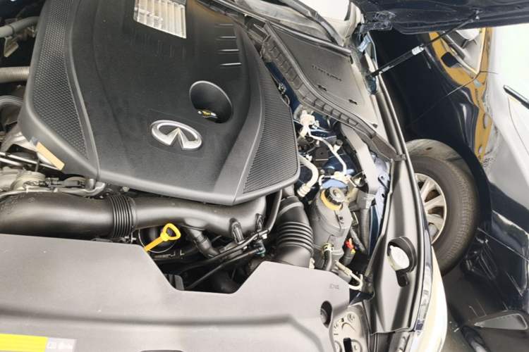 Used Infiniti Q50L 2016 2.0T Enjoyment Edition Engine Bay Left