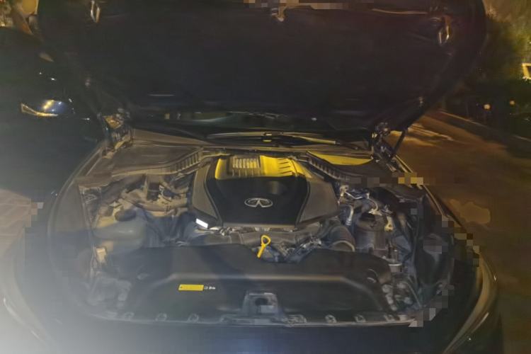 Used Infiniti Q50L 2016 2.0T Enjoyment Edition Engine Bay