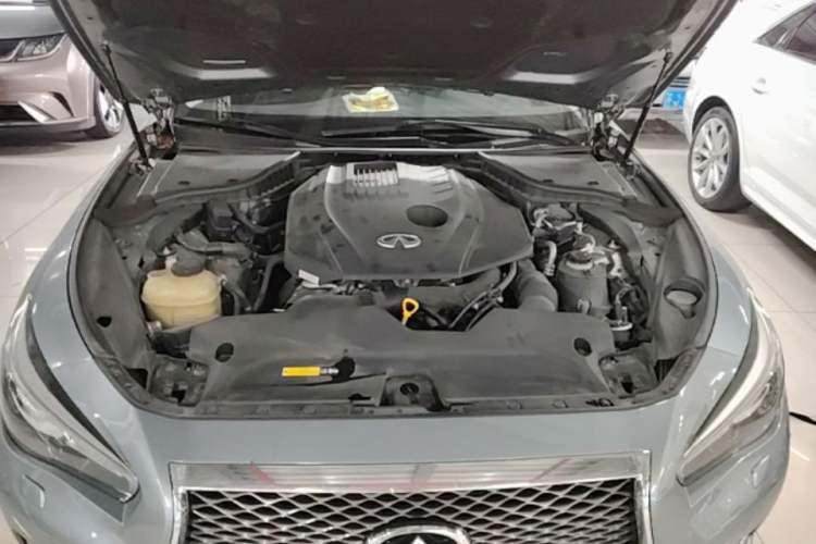 Used Infiniti Q50L 2016 2.0T Enjoyment Edition Engine Bay