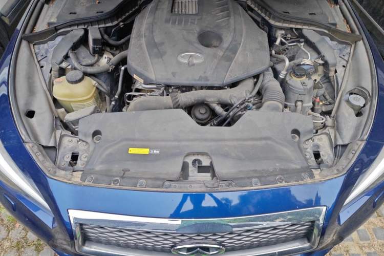 Used Infiniti Q50L 2016 2.0T Enjoyment Edition Engine Bay