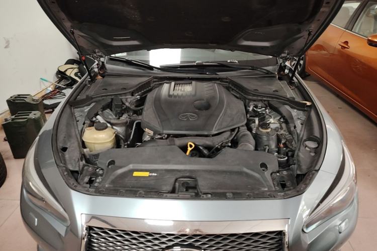 Used Infiniti Q50L 2016 2.0T Enjoyment Edition Engine Bay