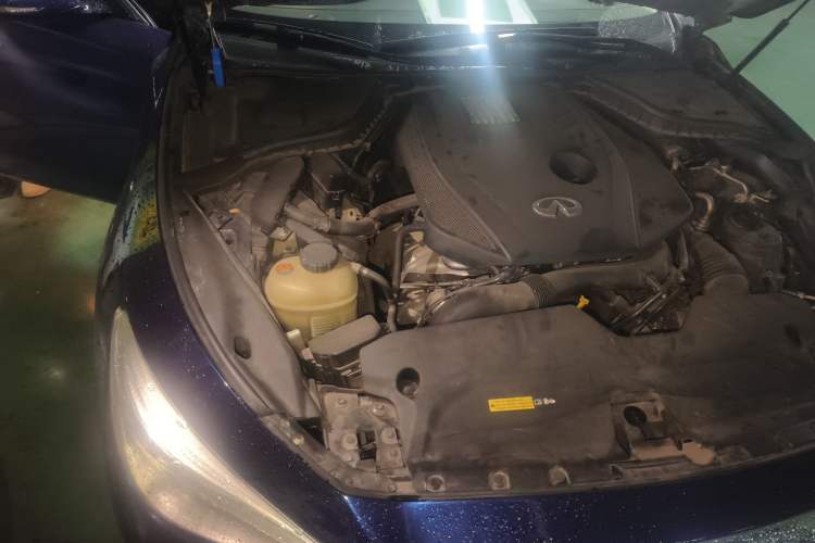 Used Infiniti Q50L 2016 2.0T Comfort Edition Engine Bay Right