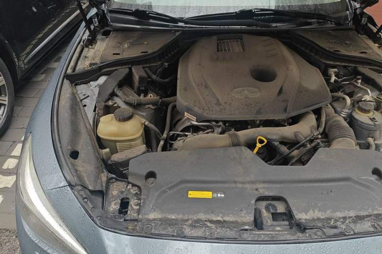 Used Infiniti Q50L 2016 2.0T Enjoyment Edition Engine Bay Right