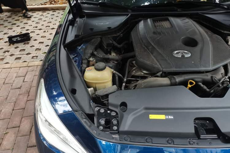 Used Infiniti Q50L 2016 2.0T Comfort Edition Engine Bay Right