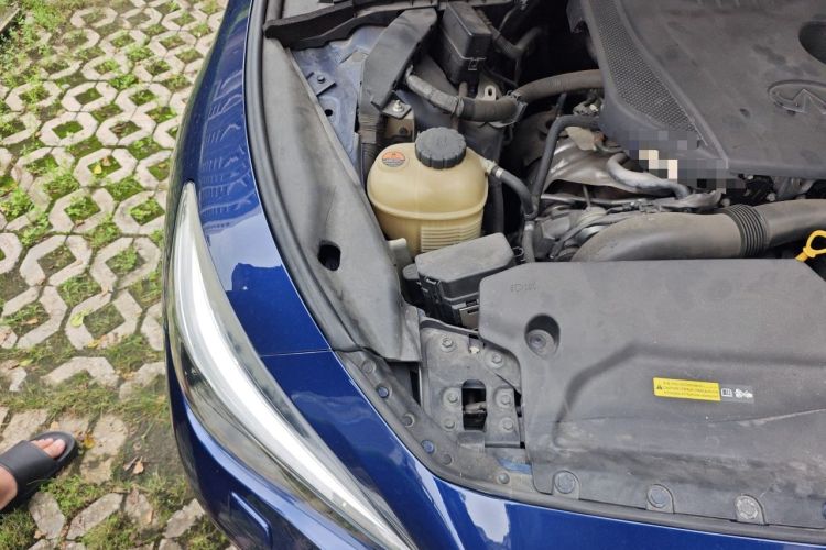 Used Infiniti Q50L 2016 2.0T Enjoyment Edition Engine Bay Right