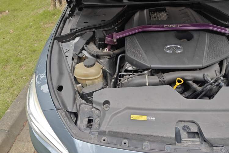 Used Infiniti Q50L 2016 2.0T Comfort Edition Engine Bay Right