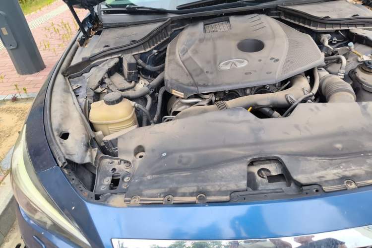 Used Infiniti Q50L 2016 2.0T Enjoyment Edition Engine Bay Right