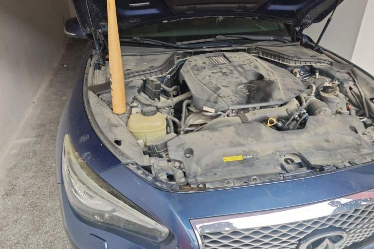 Used Infiniti Q50L 2016 2.0T Enjoyment Edition Engine Bay Right