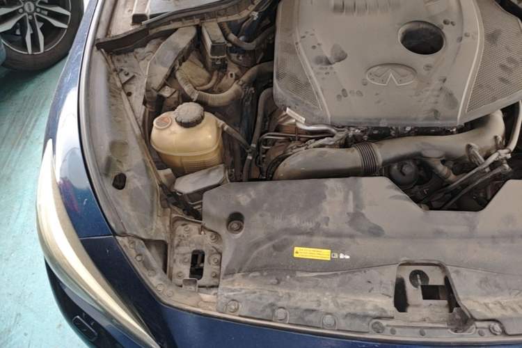 Used Infiniti Q50L 2016 2.0T Ambition Edition Engine Bay Right