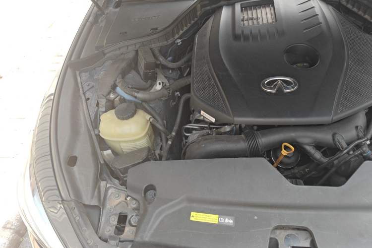 Used Infiniti Q50L 2016 2.0T Enjoyment Edition Engine Bay Right