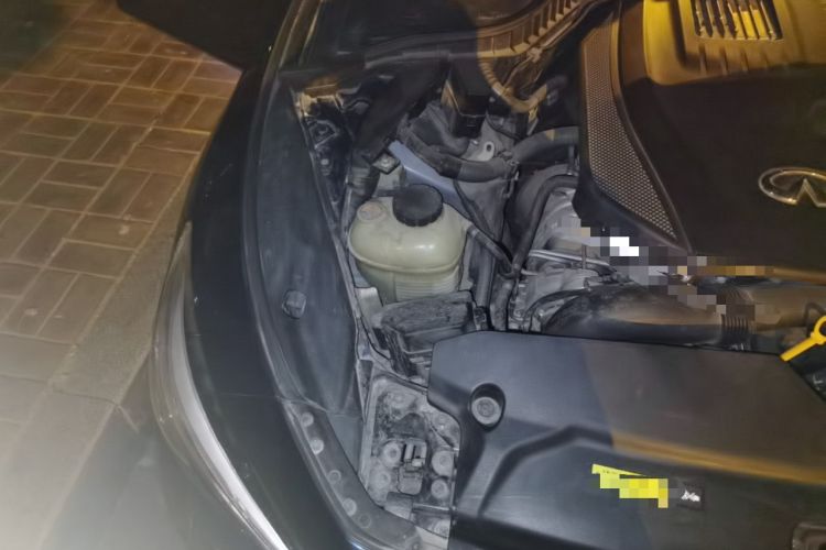 Used Infiniti Q50L 2016 2.0T Enjoyment Edition Engine Bay Right
