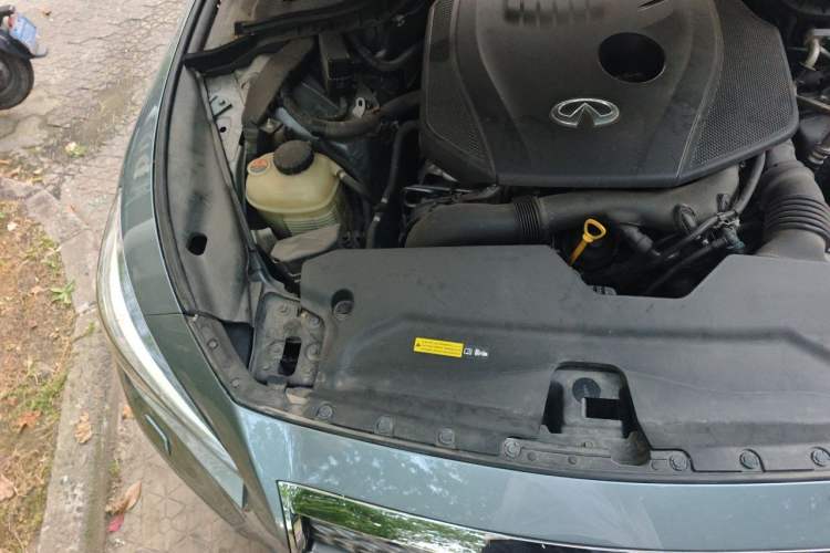 Used Infiniti Q50L 2016 2.0T Ambition Edition Engine Bay Right