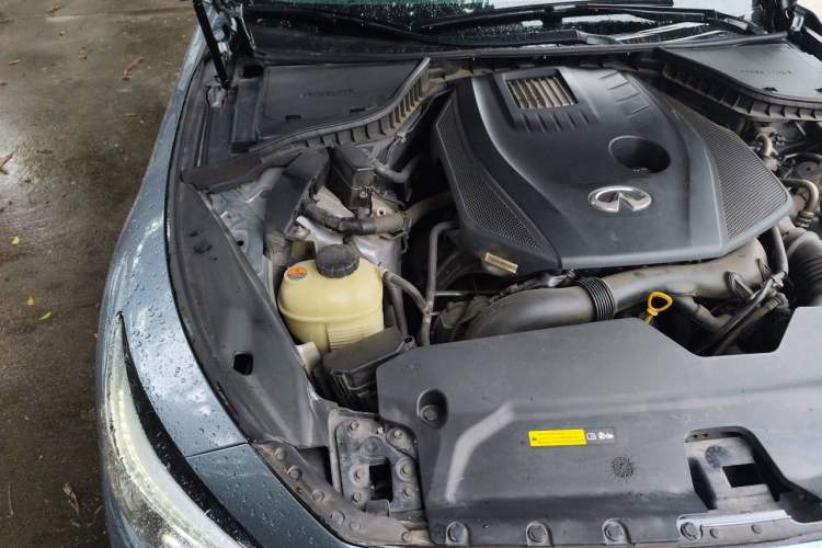 Used Infiniti Q50L 2016 2.0T Enjoyment Edition Engine Bay Right