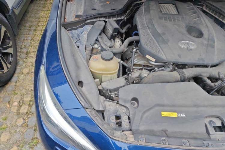Used Infiniti Q50L 2016 2.0T Enjoyment Edition Engine Bay Right
