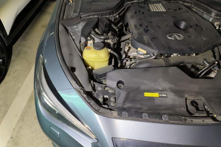 Used Infiniti Q50L 2016 2.0T Enjoyment Edition Engine Bay Right