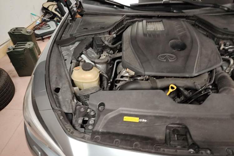 Used Infiniti Q50L 2016 2.0T Enjoyment Edition Engine Bay Right