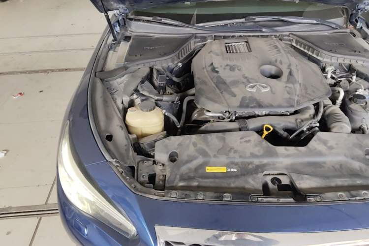Used Infiniti Q50L 2016 2.0T Enjoyment Edition Engine Bay Right